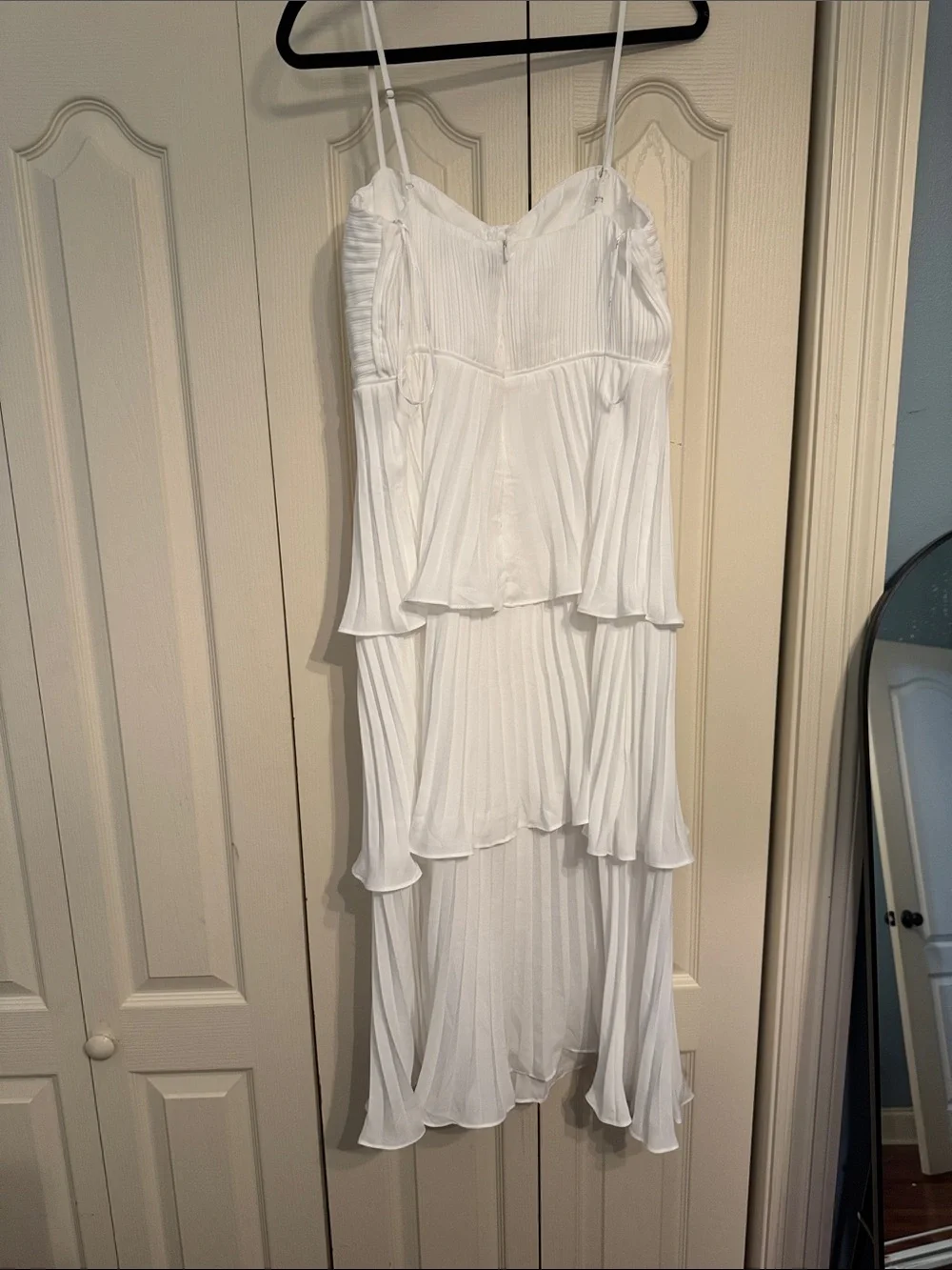 Lulu's White Tiered Dress with Spaghetti Straps, like new, never worn,size large - Picture 2 of 2